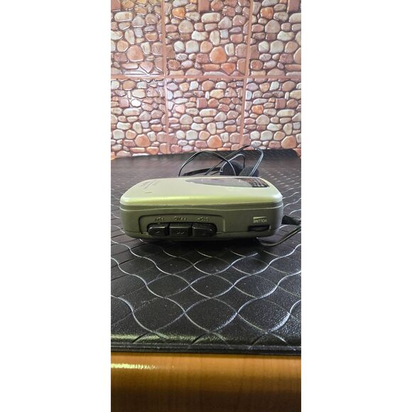 GPX C3125 Cassette Player Am FM Radio Headphone Detachable Belt Clip - Picture 7 of 9